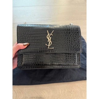 YSL SUNSET鱷魚壓紋皮革中型手袋原價NT$ 97,350售65000元