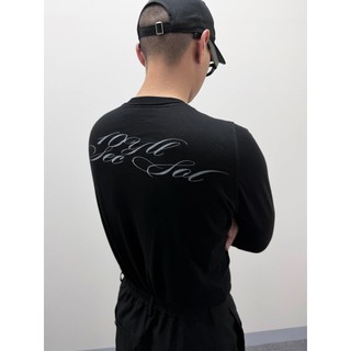 『Definite』1dyLL｜1DS Cursive Logo Skinny LS Tee (Black)
