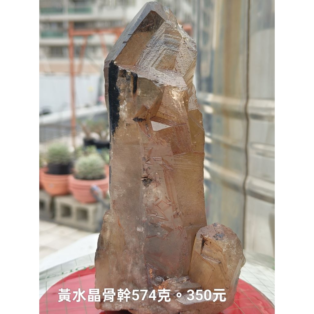 黃水晶柱型骨幹，原礦