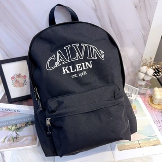 🇺🇸台灣現貨🇹🇼｜CALVIN KLEIN CK 包包 後背包 男款 大號 帆布 文字款 雙肩包 送禮推薦｜黃色的魚
