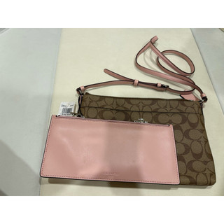 Coach Signature 塗層帆布子母斜背包 柔粉色拼老花