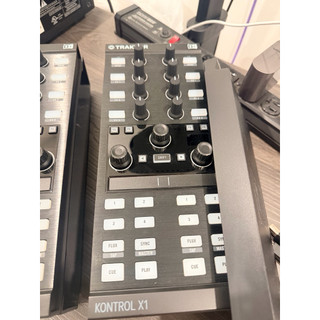 NI Traktor Kontrol X1兩台