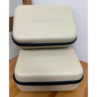 全新正品 【cosmescents伊聖詩】行李箱造型 硬殼拉鍊收納包 芳療隨行盒 化妝箱 化妝包 盥洗包 多功能收納
