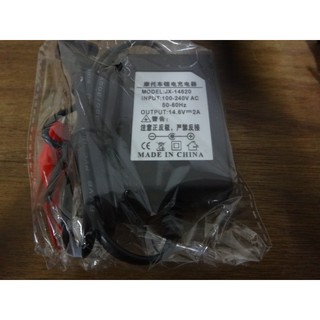全新 鋰鐵鋰 電池充電器 2A 14.6V 14.4V 14V 電瓶充電器 非 24V 12V 汽車 機車 全自動智慧型