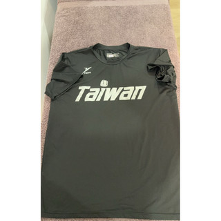 (出清39）出售-近全新YEMO TAIWAN短袖T恤