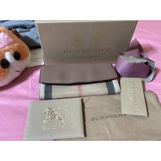 二手正品 Burberry 翻蓋長夾，經典格紋就是美～