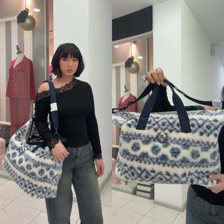 新款🎀美國購入🇺🇸Victoria’s Secret 維多利亞的秘密 聖誕限定大容量絨毛外出手提肩背兩用托特包大包