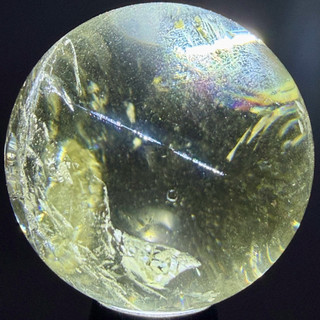 明明天然水晶｜精品巴西藍針黃水晶球45mm天然礦紋 結緣優惠｜羽毛藍針x七彩虹光｜招財聚氣、正財偏財｜商人之石 財位風水