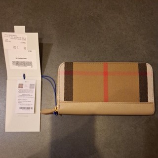 BURBERRY 8084519 品牌格紋牛皮ㄇ字拉鍊長夾.卡其邊.含紙袋