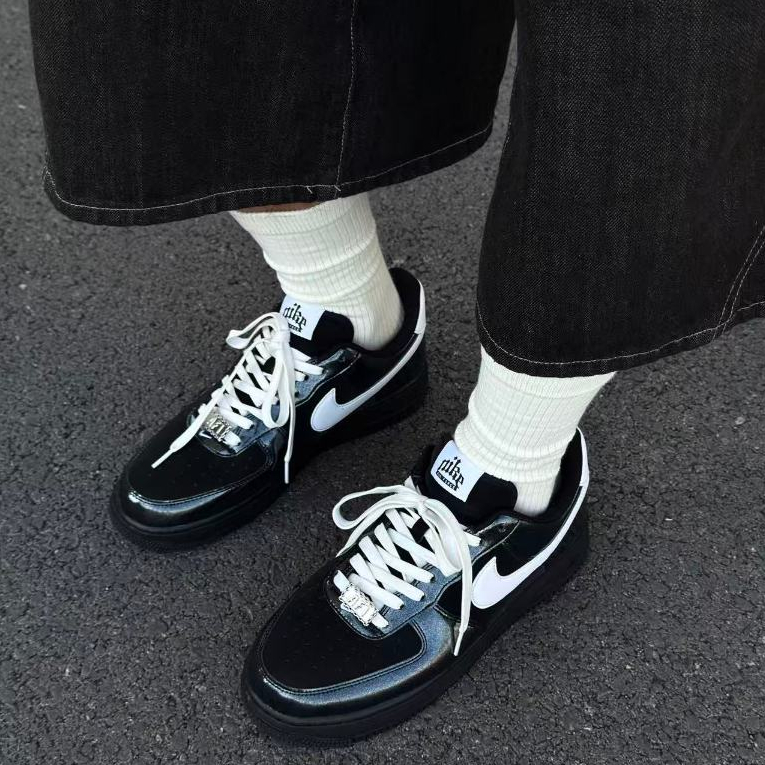代購 Nike Air Force1 '07 LV8  休閑鞋 漆皮 歌德字 黑白 IB6843-001 男女鞋