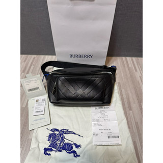 BURBERRY 腰包 壓花格紋 皮革胸包 81062851