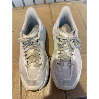 二手 HOKA Speedgoat 5 'White Nimbus Cloud尺寸24.5