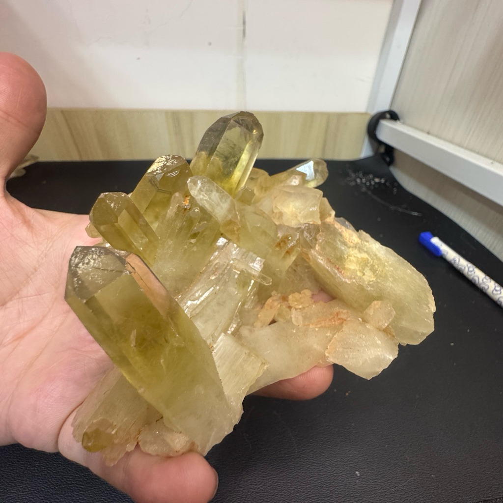 C357招財黃水晶  原礦 晶簇 閃亮亮