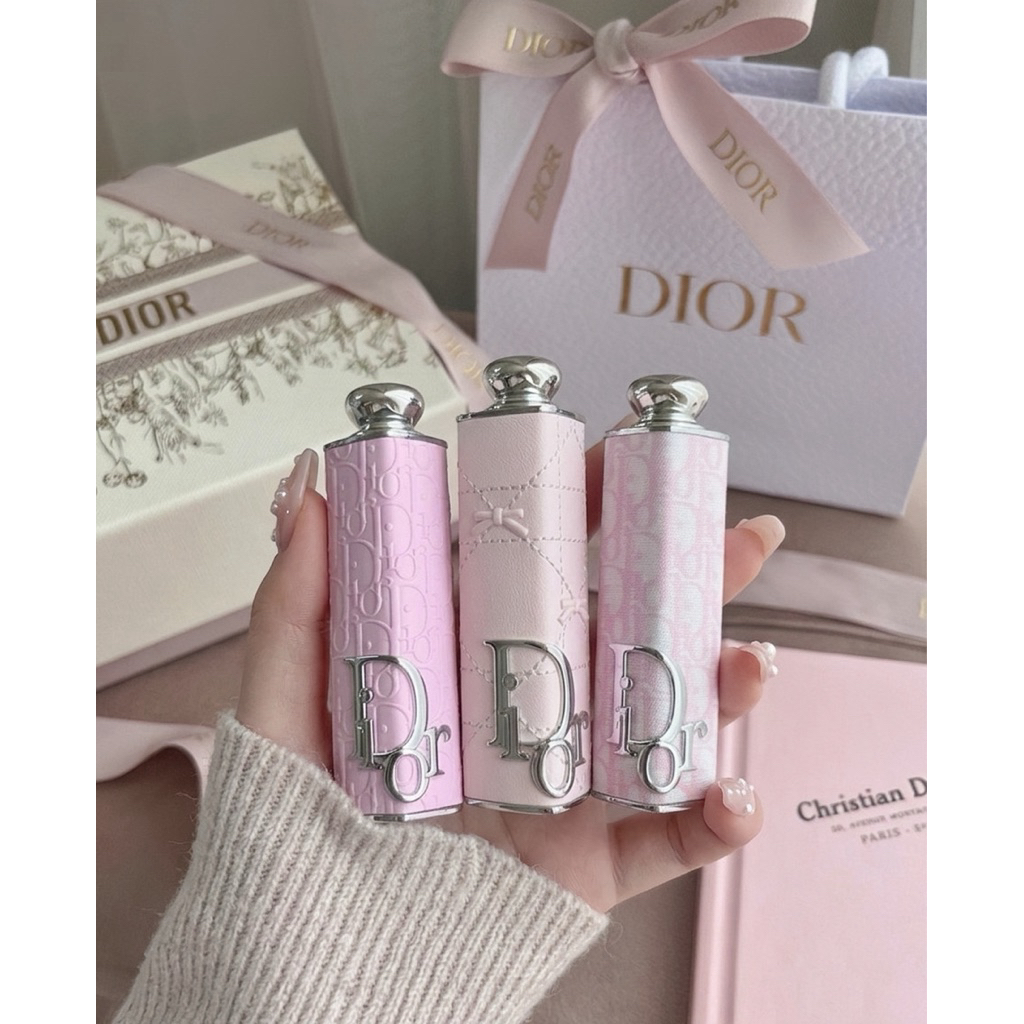 【𝐄𝐱𝐩𝐫𝐞𝐬𝐬𝐨 𝐬𝐞𝐥𝐞𝐜𝐭𝐢𝐨𝐧☕️ 】 現貨+預購 Dior 口紅外殼💄26春夏限定 粉色老花 粉色銀色騰格紋