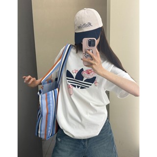 ADIDAS X DISNEY U TEE 白 柴郡貓 愛麗絲夢遊仙境 迪士尼 聯名 寬鬆 三葉草 短T【KY8305】