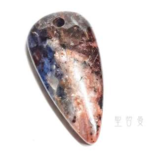舒俱徠直洞裸石99號 (Sugilite) ~對應頂輪，吸收輻射，有益健康，調節情緒