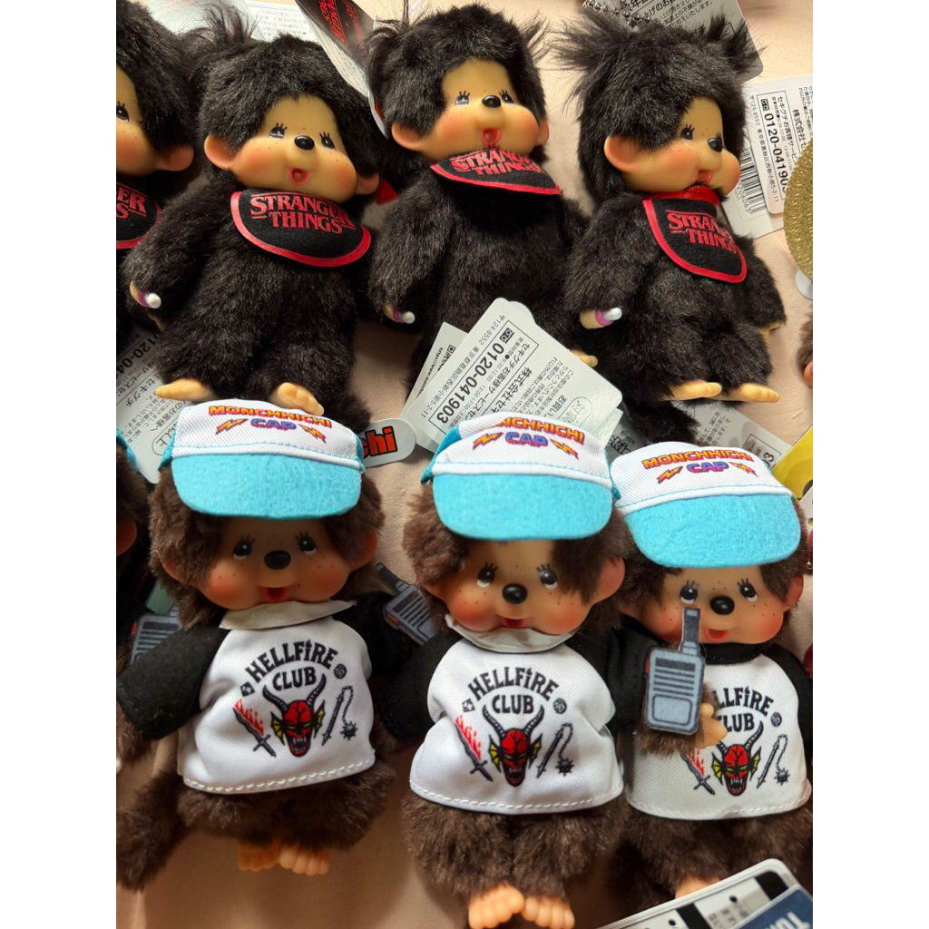 現貨 Monchhichi x 怪奇物語 夢奇奇 蒙琪琪 玩偶 吊飾 地獄火 達斯汀