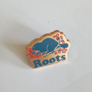 ROOTS 金色 藍字 經典logo別針