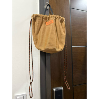 🍎二手美品 UNIVERSAL OVERALL 尼龍 抽繩 單肩包 約20*22*15公分 ⚠️請放大圖看物況❗️
