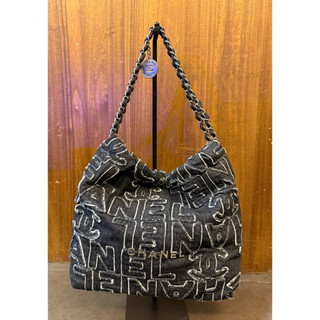 香奈兒CHANEL 22包 中型黑色牛仔布bag，雙C鏤空圓形吊飾Logo【台北市中山區恩典當舖】國際名牌精品包交流