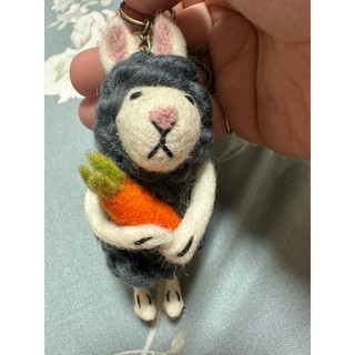 檸檬皮手作羊毛氈吊飾-胡蘿蔔羊