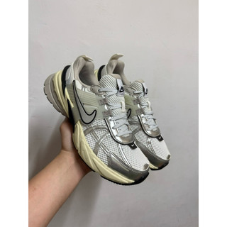 Nike W V2K Runtekk “Metallic Silver” 奶油底 25cm