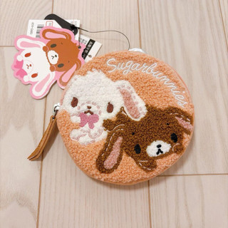 保證日本正版～* 三麗鷗 蜜糖邦尼 Sugarbunnies 邦尼兔 刺繡圓型零錢包附扣 登山扣Sagara