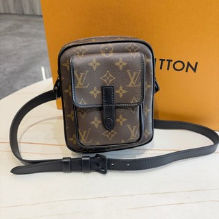 *SHIHNA名牌精品*LV M69404 Christopher 斜背隨身包
