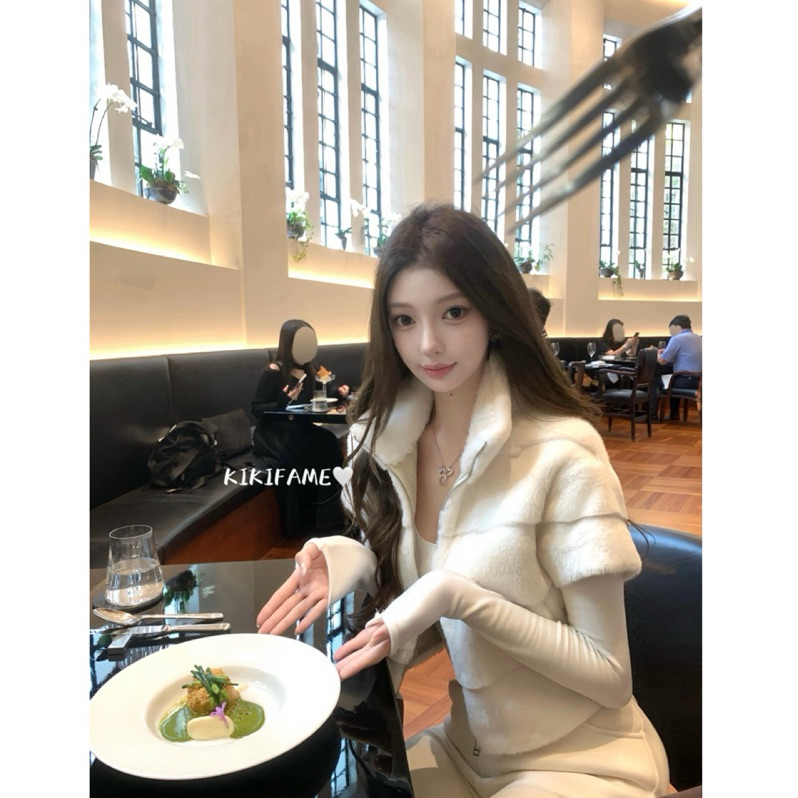 【𝐊𝐈𝐊𝐈𝐅𝐀𝐌𝐄】韓網狠火💍✨💕奢美立領毛毛馬甲背心外套 毛毛背心 馬甲外皮草 毛毛外套 短袖外套 拉鏈外套 白色馬甲