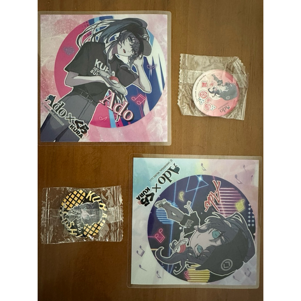 《日本帶回 全新正品》日版 Ado x 藏壽司kura 1店員主視覺手機硬質貼/徽章/PVC特典杯墊 Ado沼民必備商品