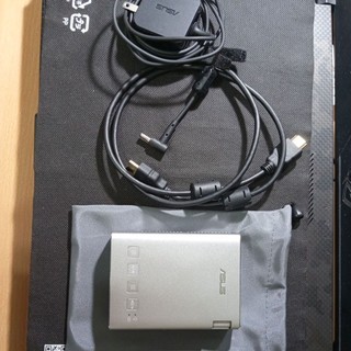 華碩ZenBeam E1 LED微型投影機