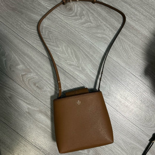 Tory Burch迷你水桶包