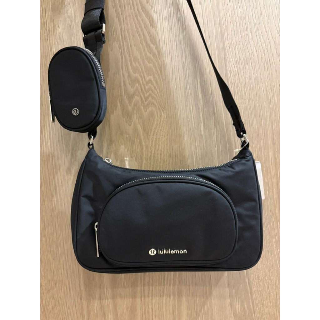 Lululemon 全新正品斜背包