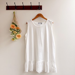 現貨【mooiwhite茉衣著日系服飾】層次感 寬鬆版型 長版剪裁 YTECK024下擺燒花蕾絲背心上衣