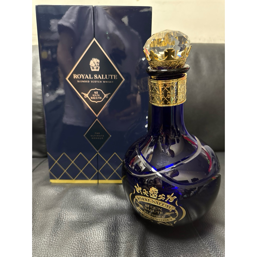 😊皇家禮炮62禮讚威士忌空酒瓶和盒  700ml