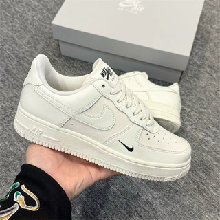 日本代購 NIKE AIR FORCE 1 07 奶油白 刺繡 AF1 小黑勾 HF1058-133