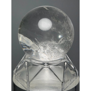 明明天然水晶｜印度梵天白水晶球48mm｜璀璨七彩虹光｜開啟智慧、穩定磁場、提升直覺力、淨化心靈、避邪化煞