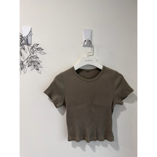 Uniqlo橄欖綠坑條紋短版上衣S號