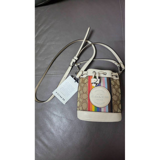 ［二手精品］COACH 蔻馳迷你 Dempsey 水桶包，經典彩虹馬卡龍馬卡龍彩虹色系，經典款C字紋配圓餅logo