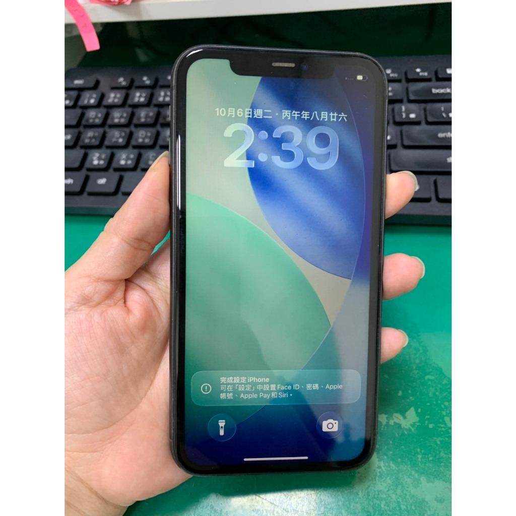 瑕玼機螢幕右半邊的觸控是NG斷觸 iPhone 11 128G 黑 二手手機/ 蘋果手機