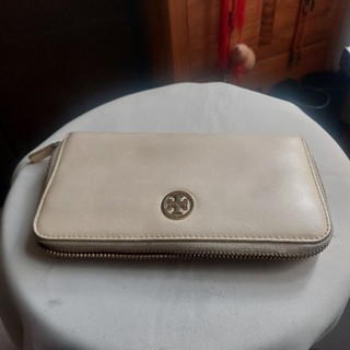 Tory Burch 拉鍊長夾，8卡，2鈔票夾，1拉鍊袋，外觀及五金有正常使用過的痕跡（5392）