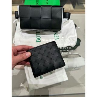 在途貨 可預購 品牌好折扣 只有黑色 全新正品 BOTTEGA VENETA 經典編織小牛皮折疊8卡 BV短夾 生日禮物