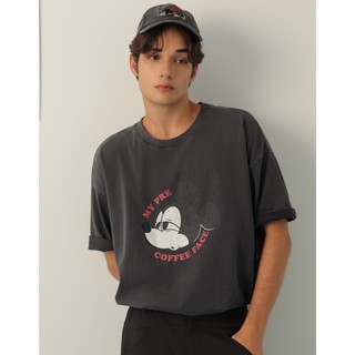 AIR SPACE 【迪士尼系列】米奇款斑駁印花圓領短袖水洗寬版TEE(男款)(深灰) 男裝 現貨
