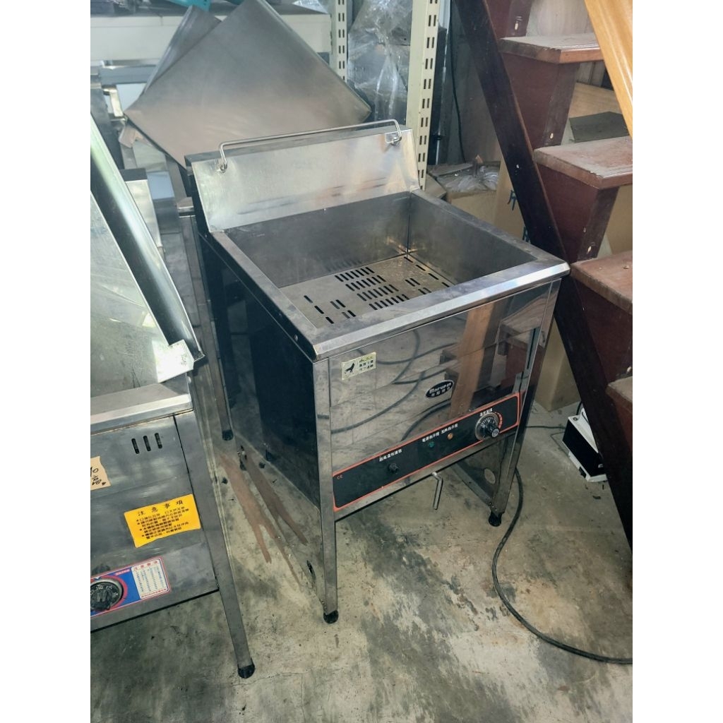 【昌昇冷凍餐飲設備】二手-白鐵落地型23L電腦版電熱油炸機