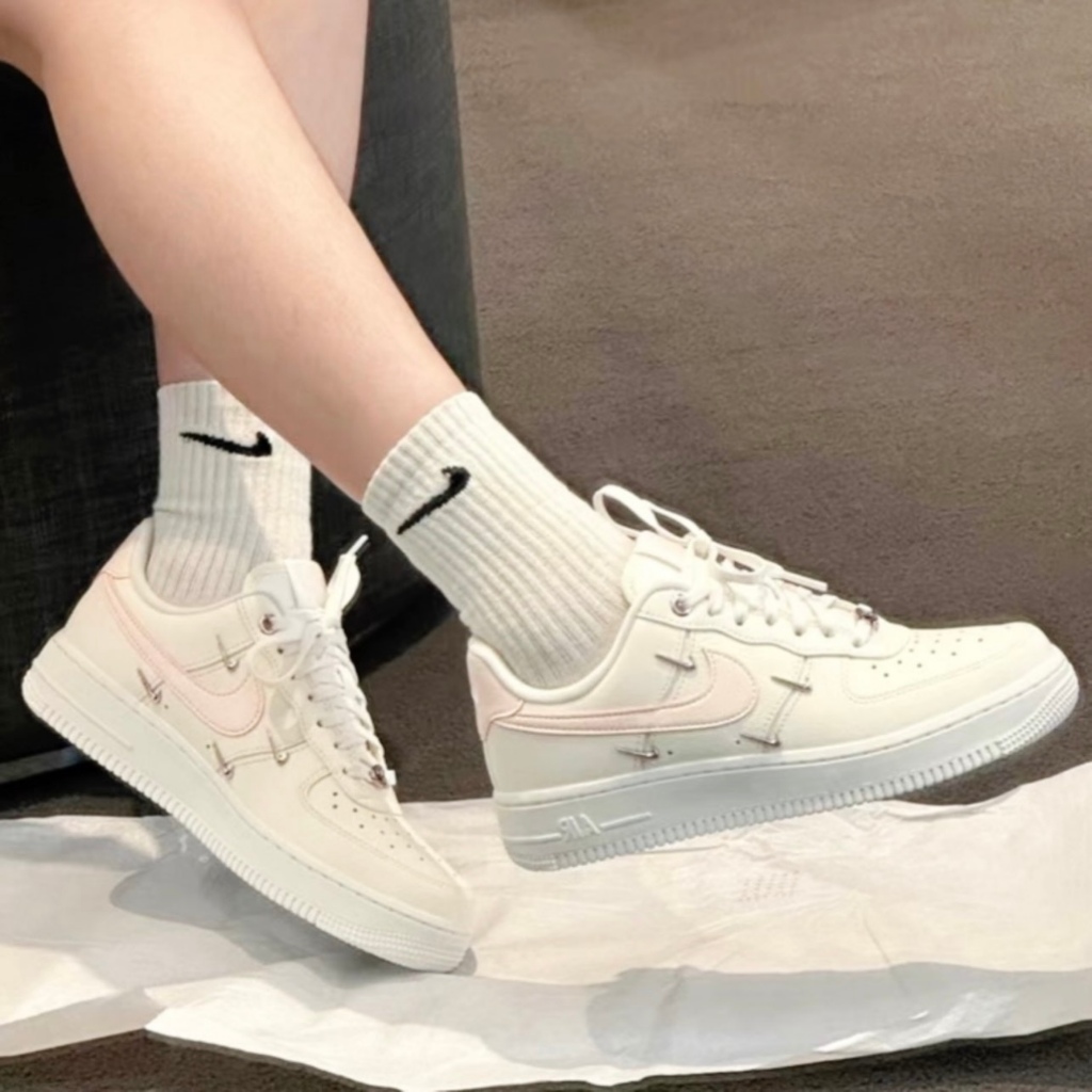🇯🇵 Nike Air Force 1'07 LX 四金鉤 韓系 板鞋 運動鞋 休閒鞋 女款 粉白 正品免運