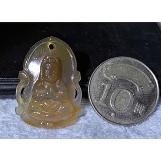 玉山老店 觀音33化身之合掌小觀音蓮花座 附繩結 擋煞安定身心靈 天然冰種香檳黃玉髓背雕卍字招財避邪項鍊吊飾宜特價798