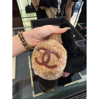 全新Chanel 26B最新款 雙面剪羊毛 泰迪毛毛耳罩/髮箍 （奶茶/黑色）臺灣