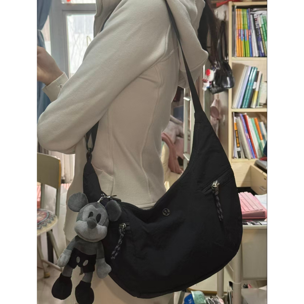 lululemon正品加拿大代購 Slouchy Sling Bag 6L  餃子包(小號)
