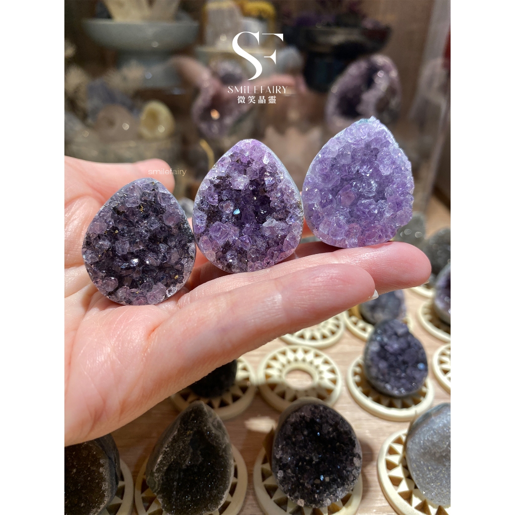 烏拉圭彩晶｜迷你龍蛋｜能量淨化・招福拇指晶蛋 烏拉圭紫晶鎮 水晶初心者 小晶蛋 辦公室 風水擺設 迷你晶鎮