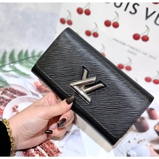 二手旗艦 LOUIS VUITTON LV 黑色 EPI 水波紋 Twist 銀釦 16卡 長夾 皮夾(中友店)